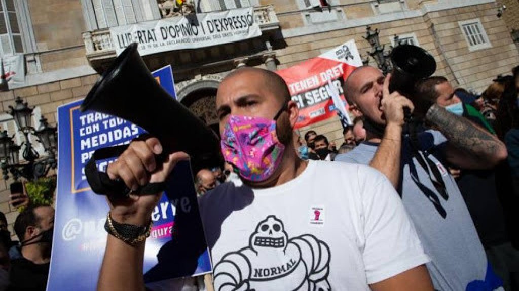  Video: Unas mil personas protestan en Sant Jaume contra el cierre por coronavirus 