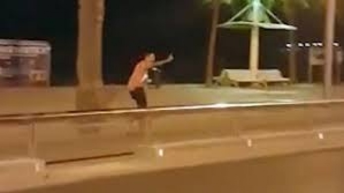 Video: Una sola agente de los Mossos abatiÃ³ a cuatro de los terroristas en Cambrils