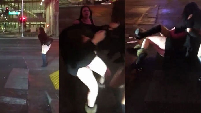 Video: Tres prostitutas detienen el tránsito en las Vegas al formar tremenda pelea en medio de concurrida vía 