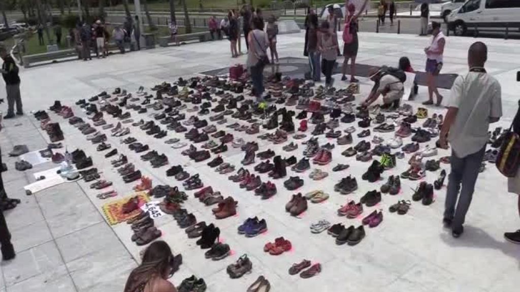  Video:Cientos de zapatos adornan Capitolio en San Juan en homenaje a v&iacute;ctimas de hurac&aacute;n Mar&iacute;a 