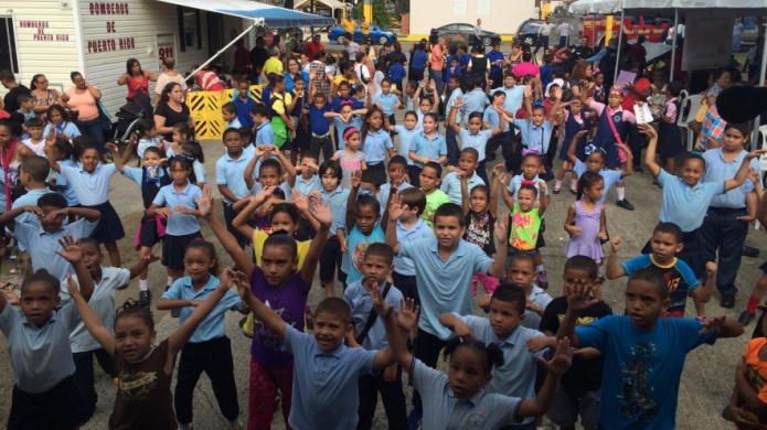 âTUS AMIGOS LOS BOMBEROSâ LLEGA AL RESIDENCIAL LUIS LLORENS TORRES DE SAN JUAN CON MENSAJE DE PREVENCIÃN 
 
