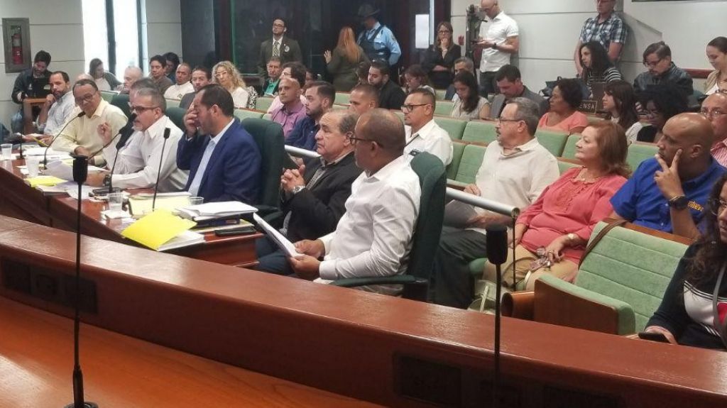  Escuche audio: Pagaras mil dolares mas al&nbsp;a&ntilde;o si privatizan la AEE, seg&uacute;n economista&nbsp; 