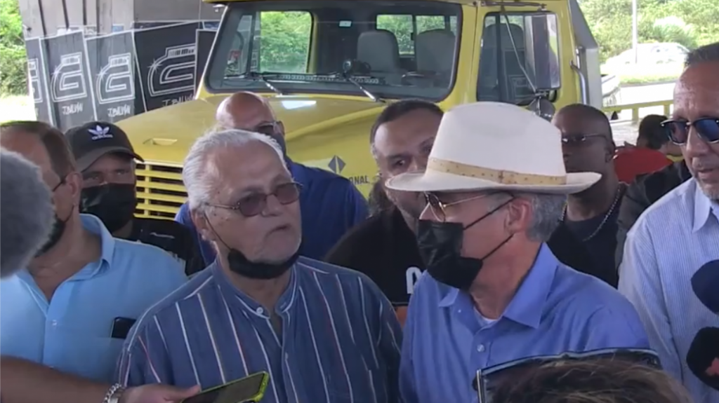  Camioneros ponen fin al paro tras reuni&oacute;n en La Fortaleza 