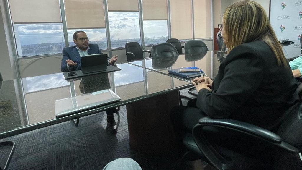  Presidenta del Colegio de Peritos Electricistas solicita a secretario del Trabajo revisi&oacute;n a clasificaci&oacute;n profesional de peritos electricistas 