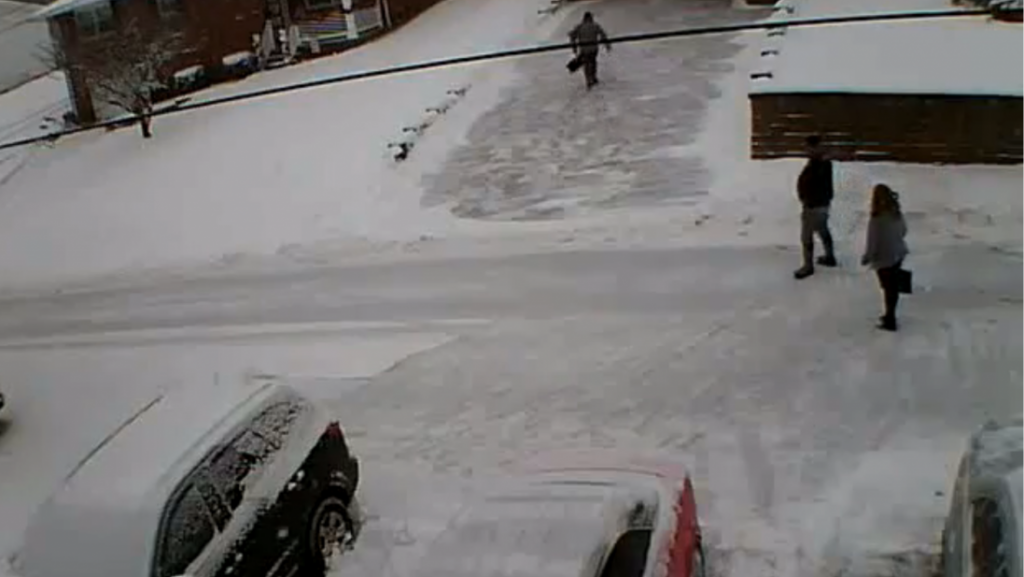  Viral perturbador video de como hombre dispara a sus vecinos durante una discusi&oacute;n 