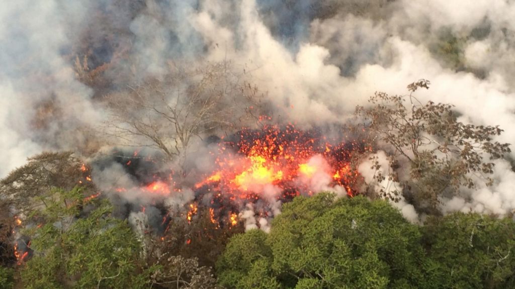  Volc&aacute;n Kilauea hace erupci&oacute;n explosiva en Hawaii 