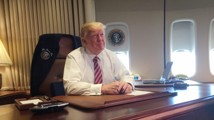 Presidente Trump autoriza suspender el Acta Jones para minimizar las regulaciones de envÃ­os de mercancÃ­a a Puerto Rico