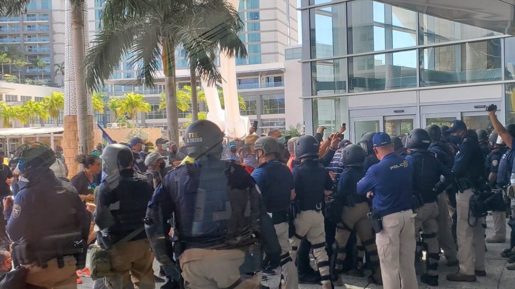  Bloqueado el paso hacia evento de la Junta de Control Fiscal en la que participa el gobernador Pierluisi 