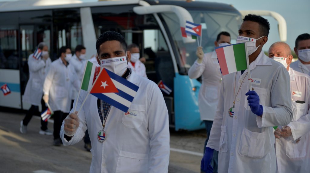  M&eacute;dicos cubanos llegan a Islas V&iacute;rgenes y Monserrat en ayuda contra COVID-19 