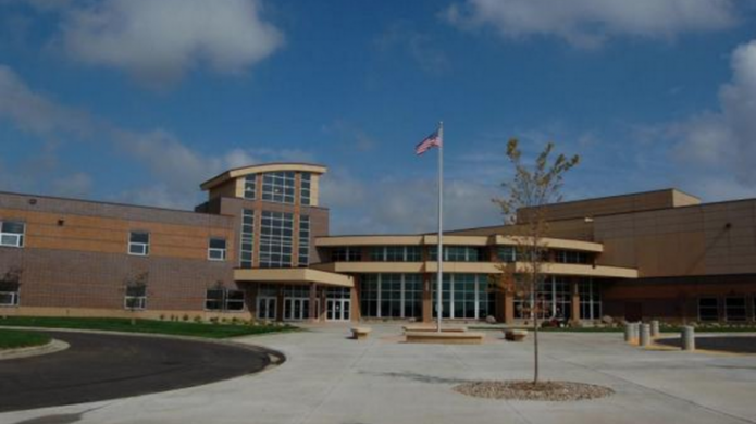 Estudiante le dispara al director de su escuela en Dakota del Sur