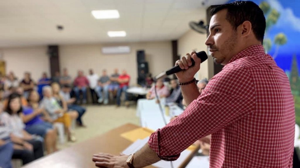  Toman acci&oacute;n en Aguada con los carros abandonados 