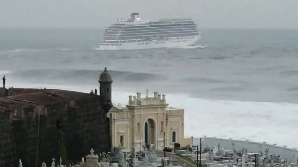  Video: Todo un espect&aacute;culo crucero que sal&iacute;a ayer de San Juan combatiendo la fuerte marejada 