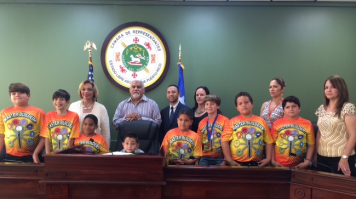 RECONOCEN A ESTUDIANTES GANADORES DE COMPETENCIA DE ROBOTICA Y A NINO HEROE QUE LLAMO AL 911 Y SALVO A SU MADRE