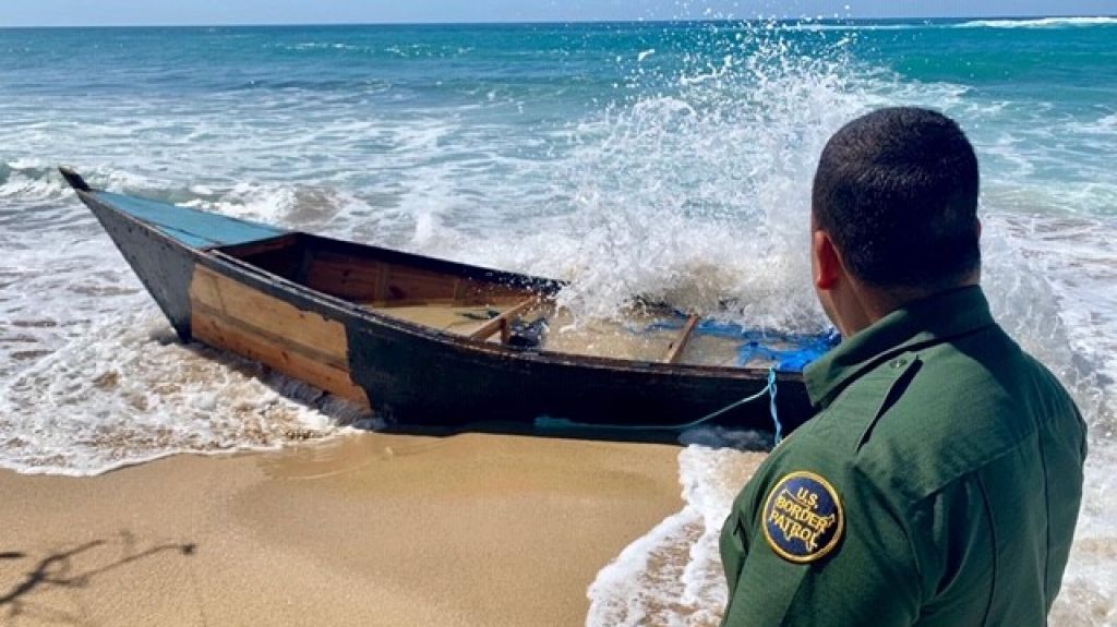  Federales detienen a 5 dominicanos cerca de Rinc&oacute;n 