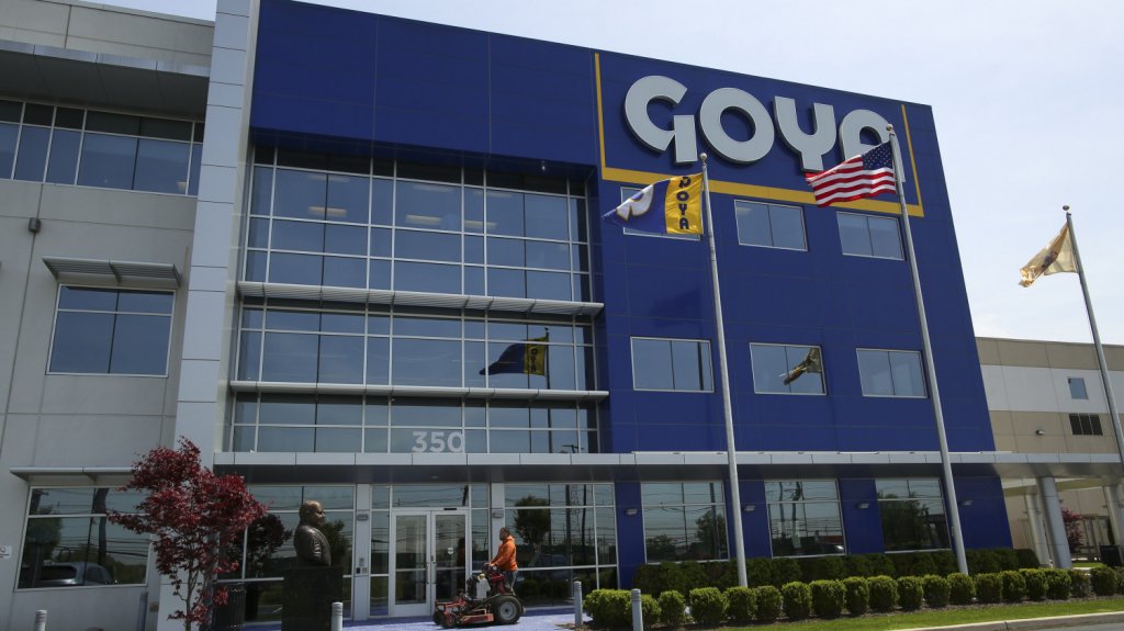  Resurge llamado a boicotear Goya por su apoyo al &ldquo;leg&iacute;timo&ldquo; presidente Trump 