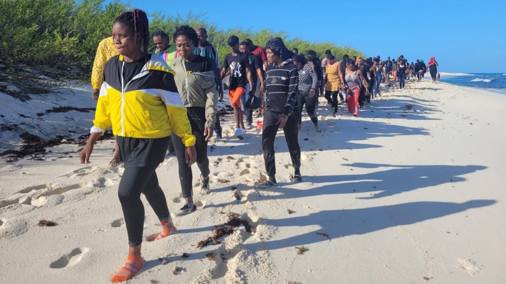 VIDEO: Recuperan cinco cuerpos y 66 sobrevivientes tras naufragio en Isla de Mona 