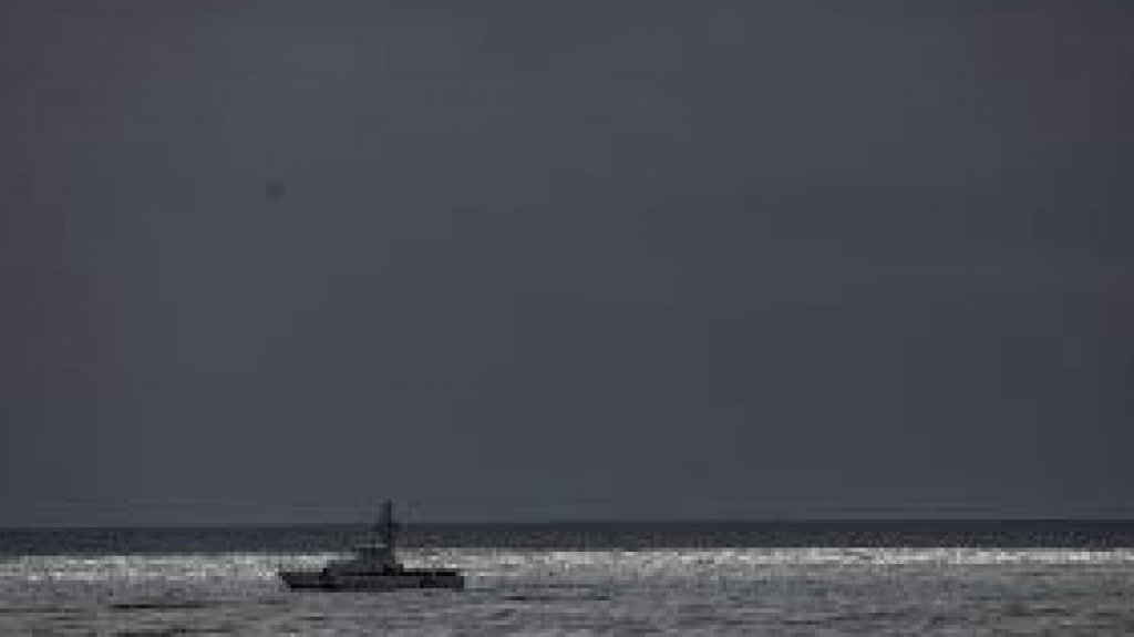  Rescatan a ocupante de embarcaci&oacute;n a punto de volcar frente a Isla de Cabras 