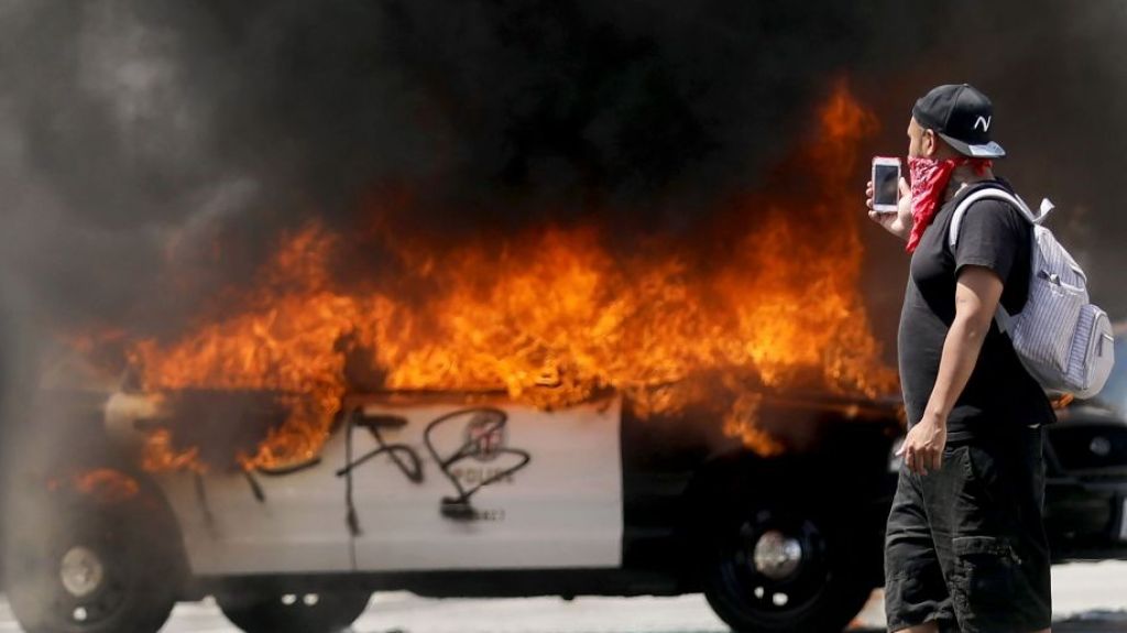  Video: Violentos disturbios durante una marcha en Los &Aacute;ngeles, en protesta por la muerte de George Floyd 