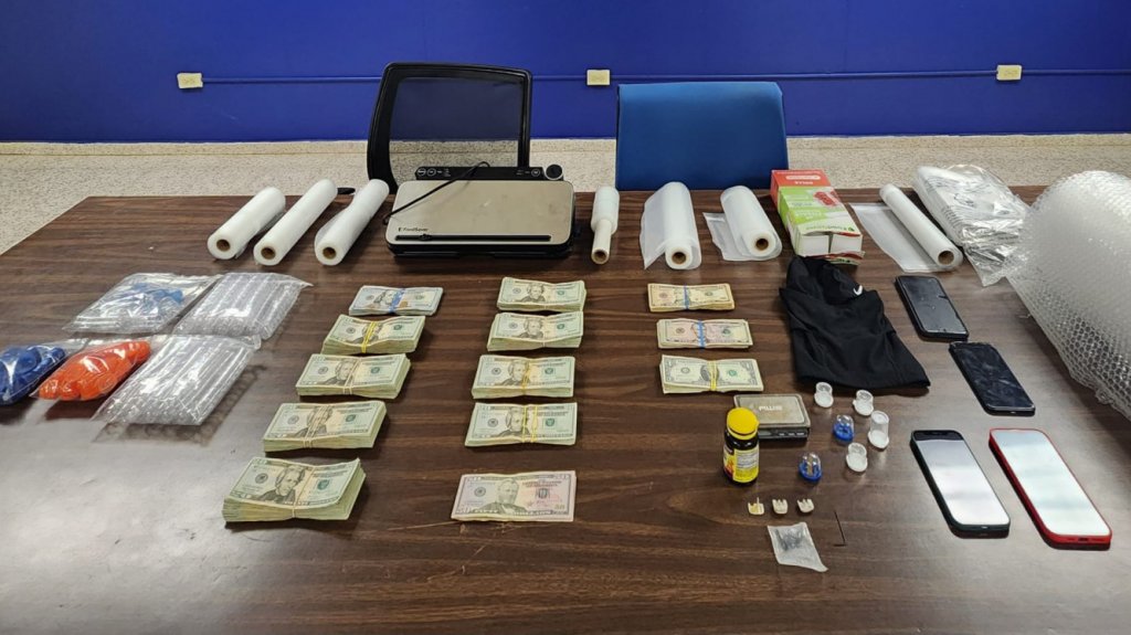  Polic&iacute;a arresta a cuatro personas en allanamiento en Caimito 