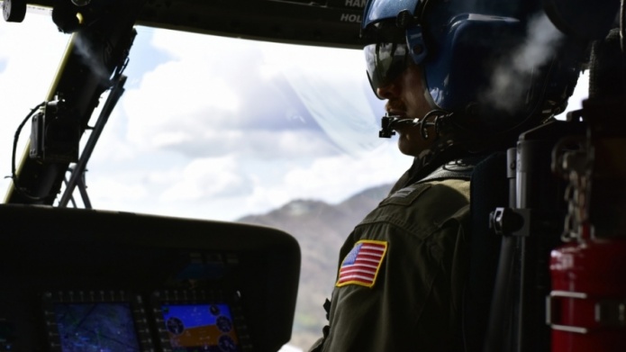 Video: Equipos de la Guardia Costera entregan provisiones en lugares remotos