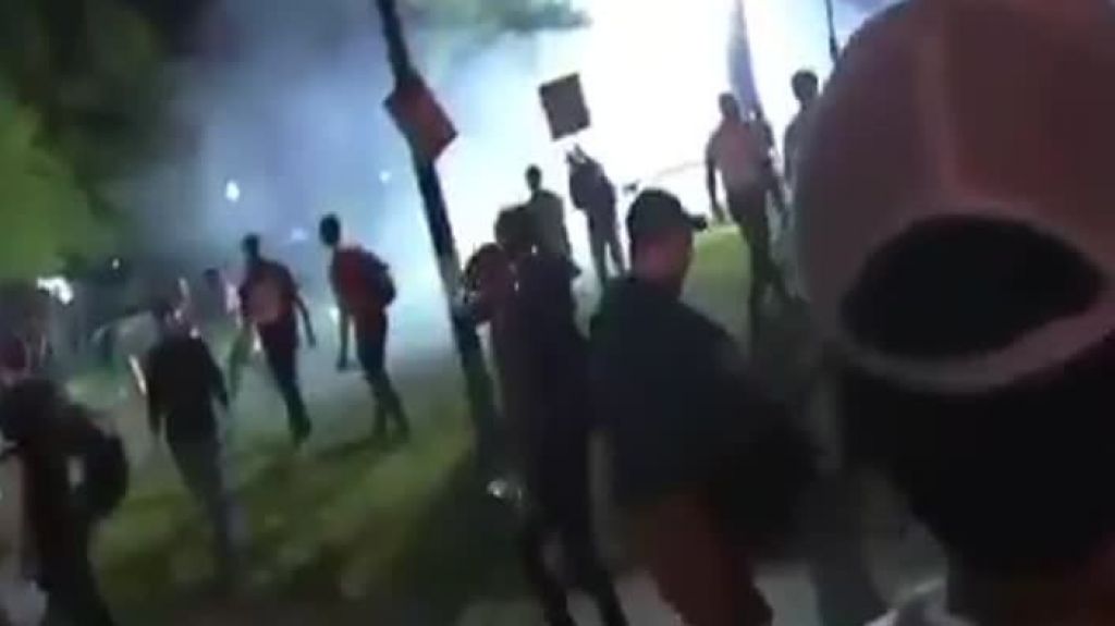  Video Momento en que manifestantes entran al patio de la Casa Blanca 