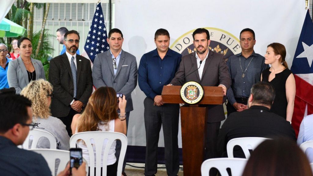  Gobernador anuncia donativo de equipo electr&oacute;nico de empresa estadounidense a escuelas del Departamento de Educaci&oacute;n 