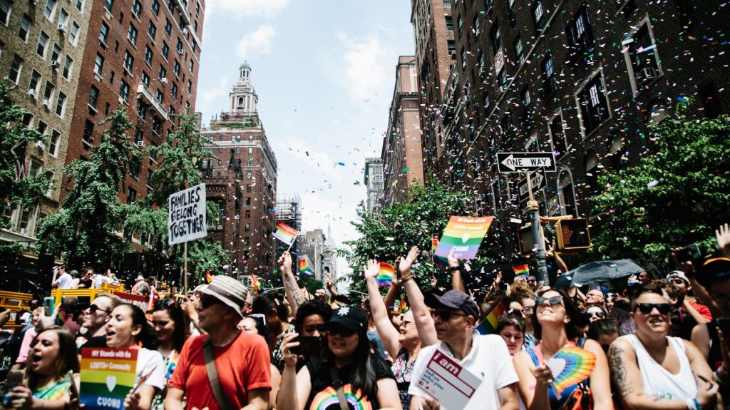  Nueva York celebra su multitudinario Orgullo entre la fiesta y la protesta 