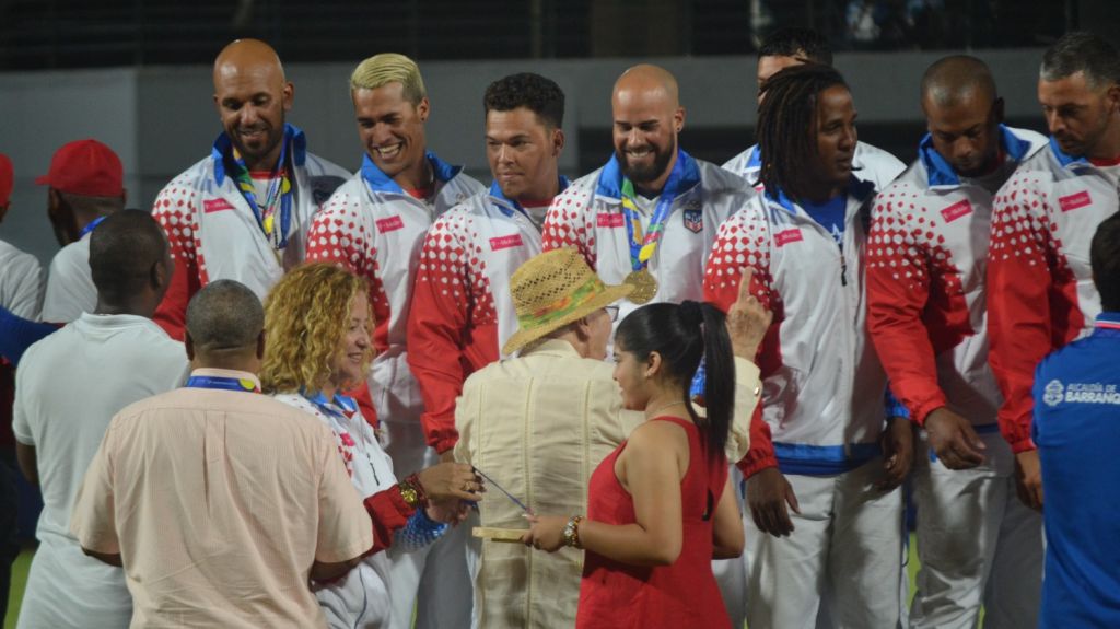  Equipo Nacional llega hoy a la isla tras recibir su medalla de oro 
