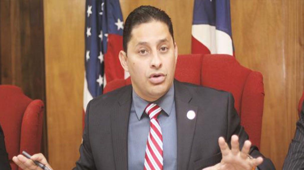  Cuestionan viaje a Espa&ntilde;a de alcalde de Arecibo y construcci&oacute;n de un parque tem&aacute;tico chino 