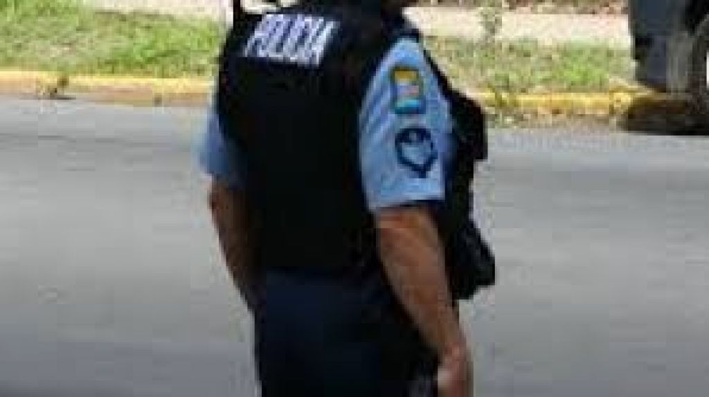  Encuentran causa para arresto contra sargento de la Polic&iacute;a estatal por agredir a su pareja 