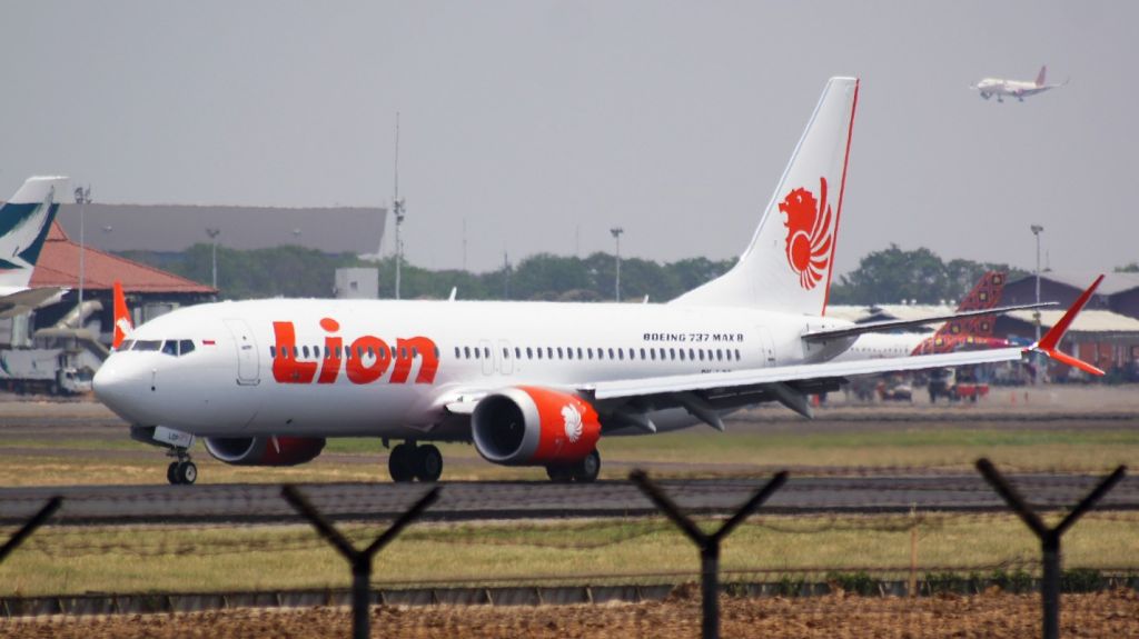  VIDEO: Un piloto de Lion Air golpea al empleado de un hotel por planchar mal su camisa 