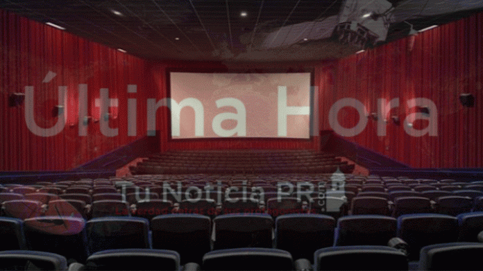 Policías verifican alegados hombres armados en una sala de cine en Guayama