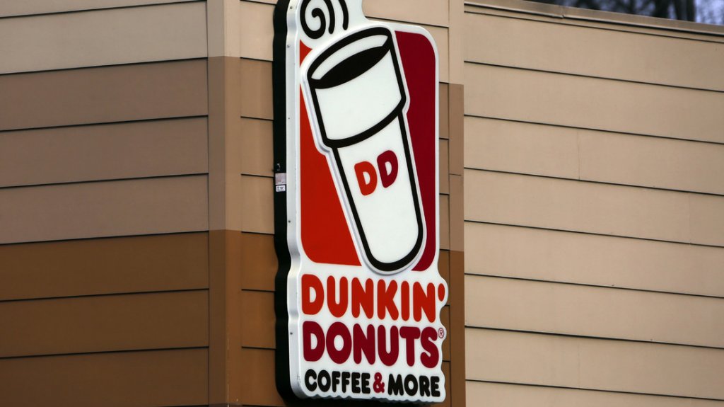  Empleado de Dunkin Donuts mata de un pu&ntilde;etazo a un cliente de 77 a&ntilde;os por un insulto racista 