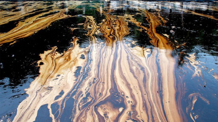 EE.UU.: 200.000 litros de crudo se derraman en las calles de Los Ãngeles