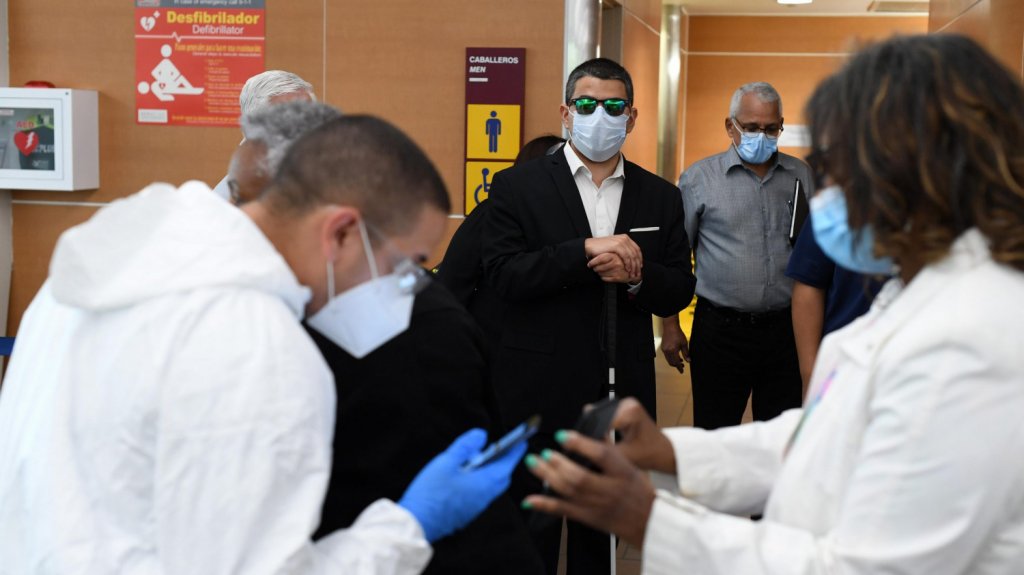  Comisi&oacute;n de Turismo de la C&aacute;mara revisa protocolos en el aeropuerto de Isla Verde para evitar la entrada de m&aacute;s casos de Covid-19 