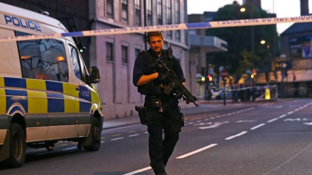  Matan a cuchilladas a una mujer embarazada al sur de Londres y su beb&eacute; nace en el lugar 