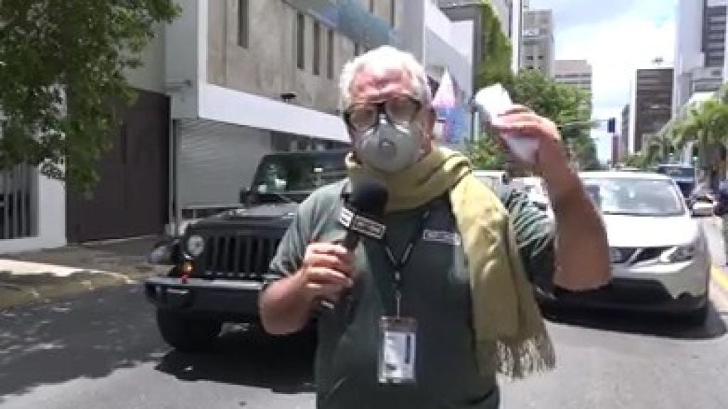  Video: Reportero Carlos Weber quería transmitir interrumpiendo el transito y se molesta por que la policía lo manda a mover 