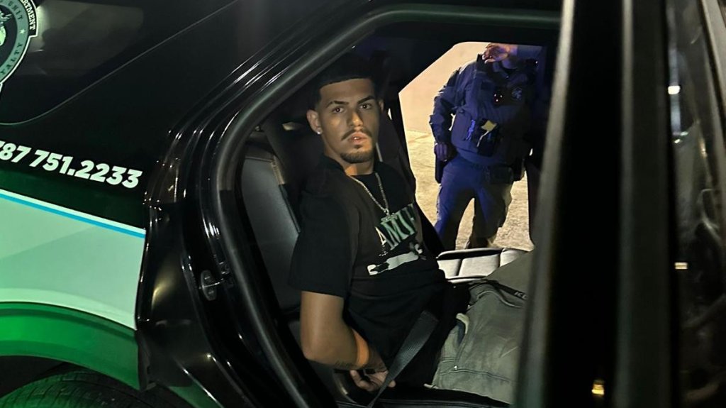  Municipales de San Juan arrestan a un hombre con una arma de fuego ilegal 