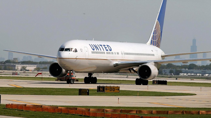 Video: United Airlines expulsa de un aviÃ³n a una familia por su "aspecto"