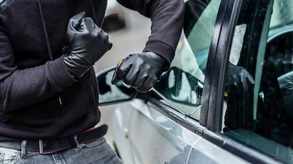  Roban veh&iacute;culo dejado estacionado para hacer ejercicio en balneario de Manat&iacute; 