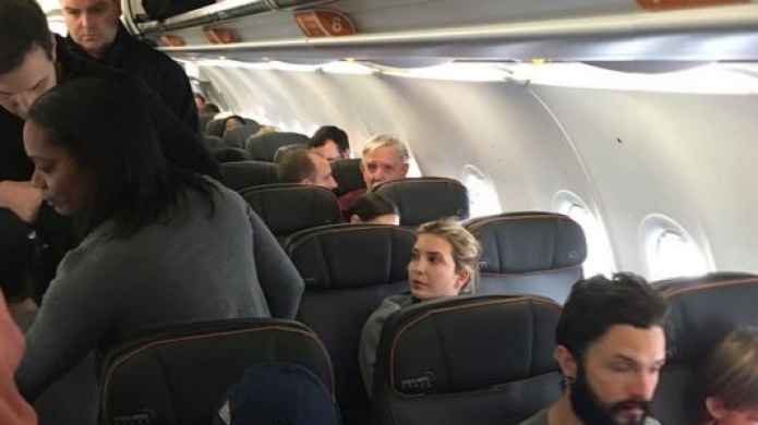 Sujeto increpa a Ivanka Trump y lo expulsan de aviÃ³n