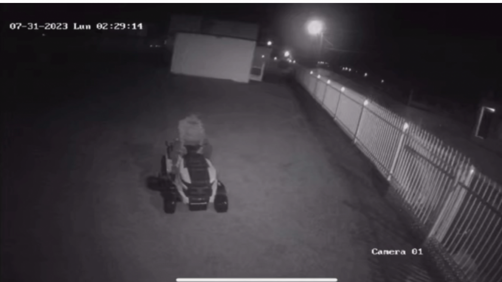  En video momento que roban un &ldquo;Four Track y un Tractor en residencia de Barceloneta 