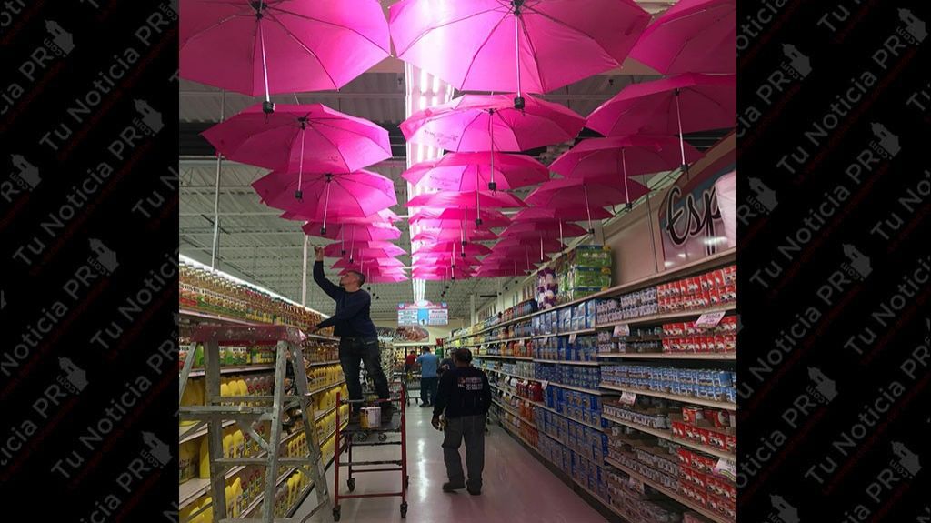  Comercio respalda causa ben&eacute;fica con sombrillas color rosa en Hatillo 