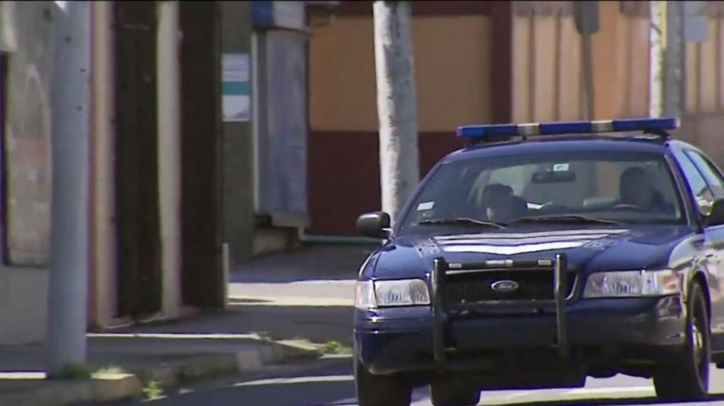  Se roban 3 baterias de vehiculos de Obras Publicas de Comerio. 