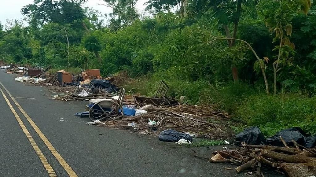 Fotos: Vecinos de Venus Gardens en San Juan ahogados en escombros y basura 