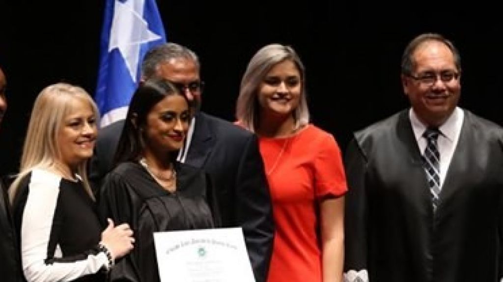  Gobernadora aclara que su hija dejara de trabajar con departamento de correcci&oacute;n para evitar cualquier apariencia de conflicto 