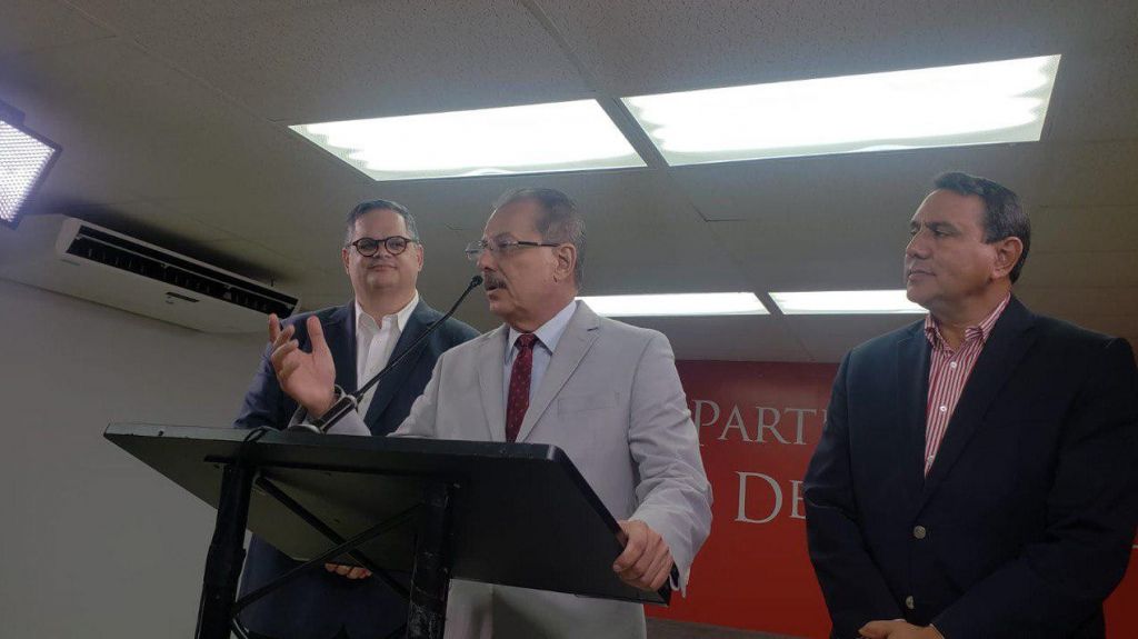  Como se qued&oacute; "sin pista de aterrizaje", Juan Zaragoza decide buscar suerte como senador en el PPD 