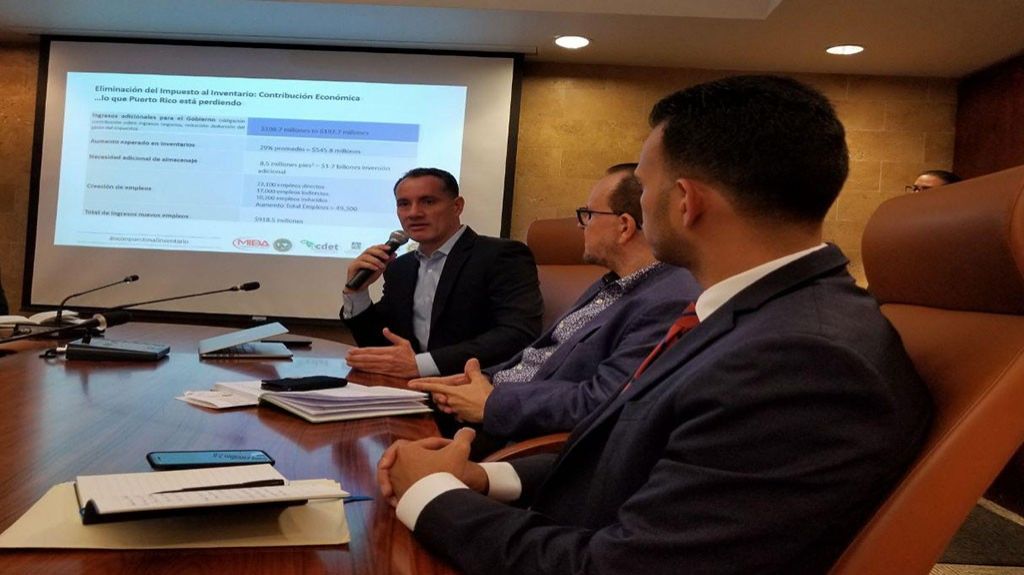  Audio: Empresario critica que alcaldes y legisladores prefieran protestar por los gallos que ayudar a los negocios que pagan impuestos 