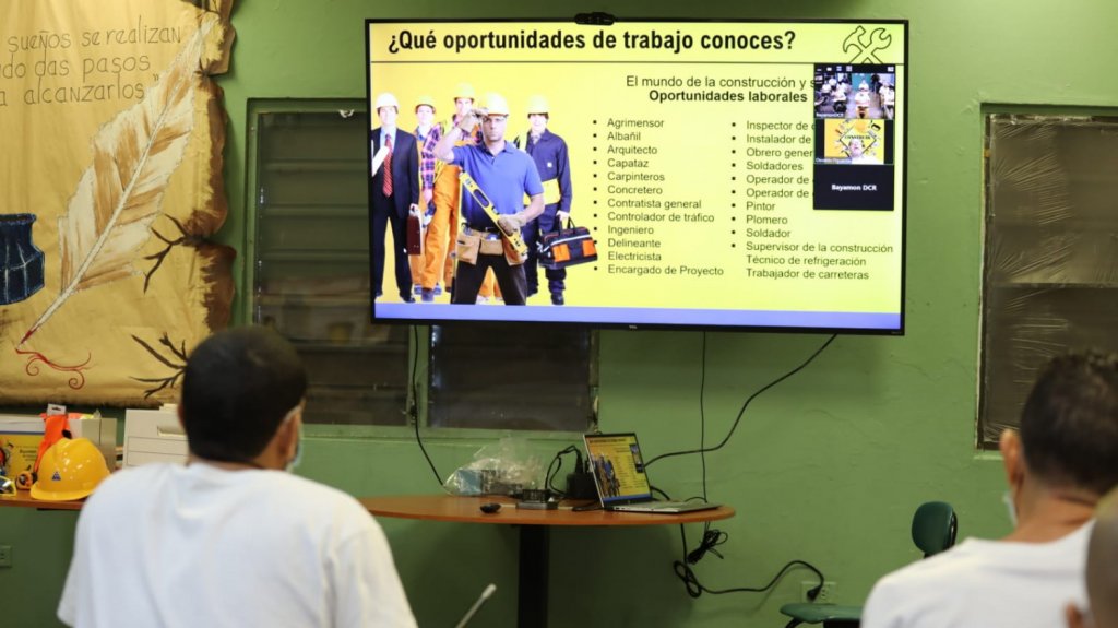  Cerca de 600 confinados participan de cursos de construcci&oacute;n 