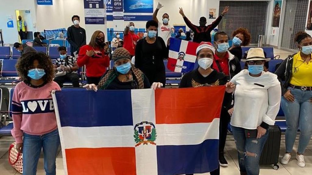  Regresan 126 criollos que estuvieron varados en ocho países tras el brote de Covid-19 
